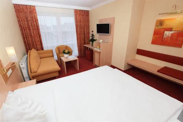 Hotel An Der Linah Garni Buxtehude Buitenkant foto